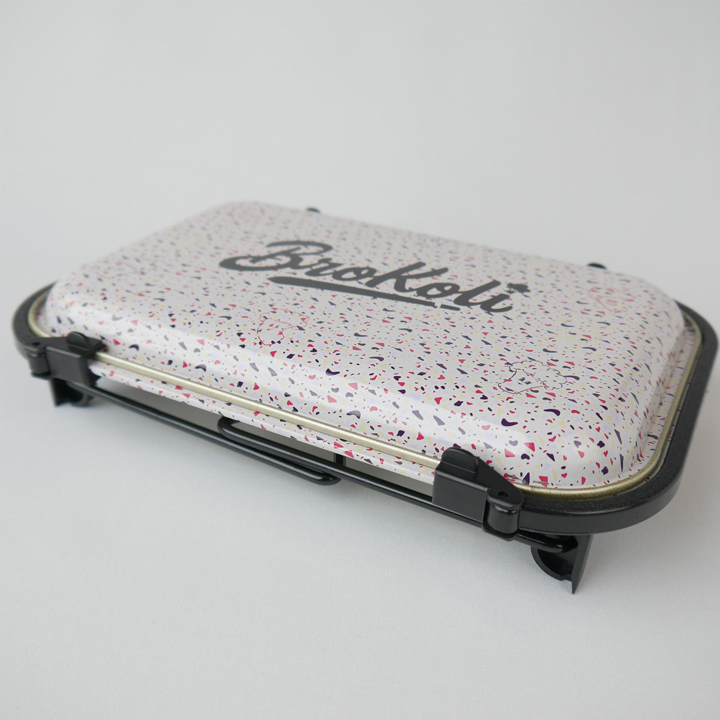 KoliTray – zusammengeklapptes Rolling Tray im Terrazzo-Design mit sicherem Verschluss, tragbar und verschließbar für Zubehör und Joints.