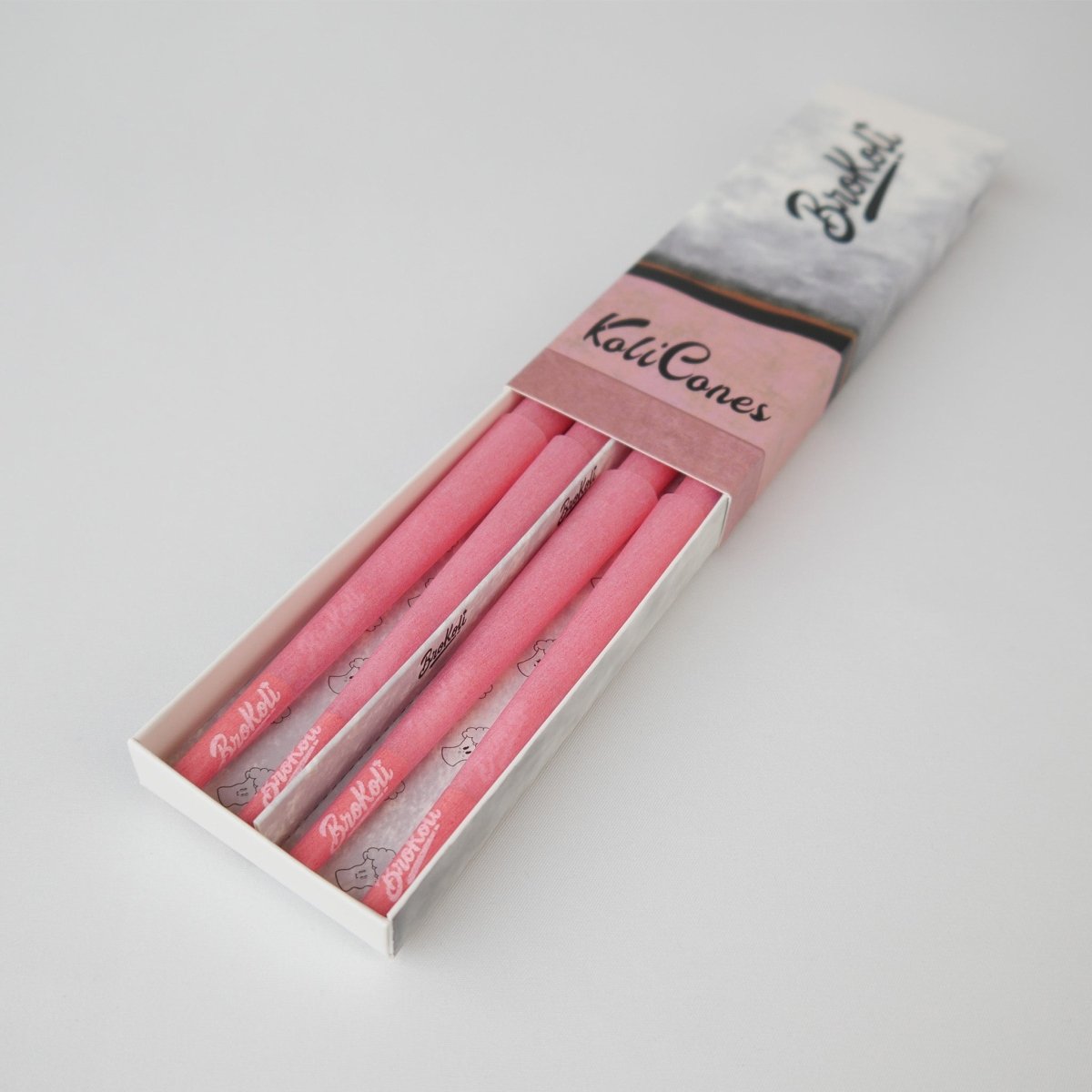 12er Pack Red Pastel KoliCones von BroKoli in einer stilvollen Verpackung. Die roten Cones sind teilweise aus der Box herausgezogen und zeigen das BroKoli-Branding auf den Filtern.